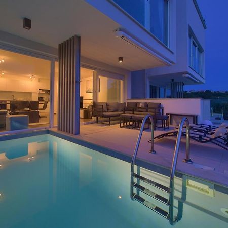 Villa Solis Lacus Modern Apartment - Private Heated Pool - Smart Tv Sky X - Free Parking Njivice Eksteriør bilde