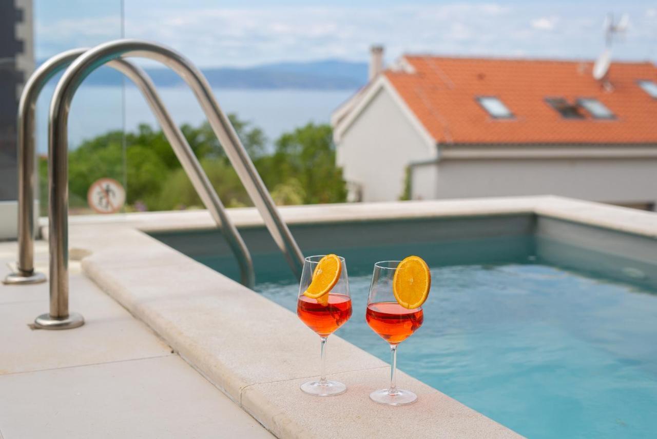 Villa Solis Lacus Modern Apartment - Private Heated Pool - Smart Tv Sky X - Free Parking Njivice Eksteriør bilde