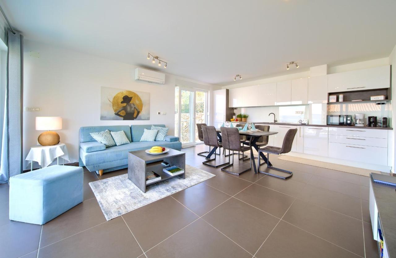 Villa Solis Lacus Modern Apartment - Private Heated Pool - Smart Tv Sky X - Free Parking Njivice Eksteriør bilde
