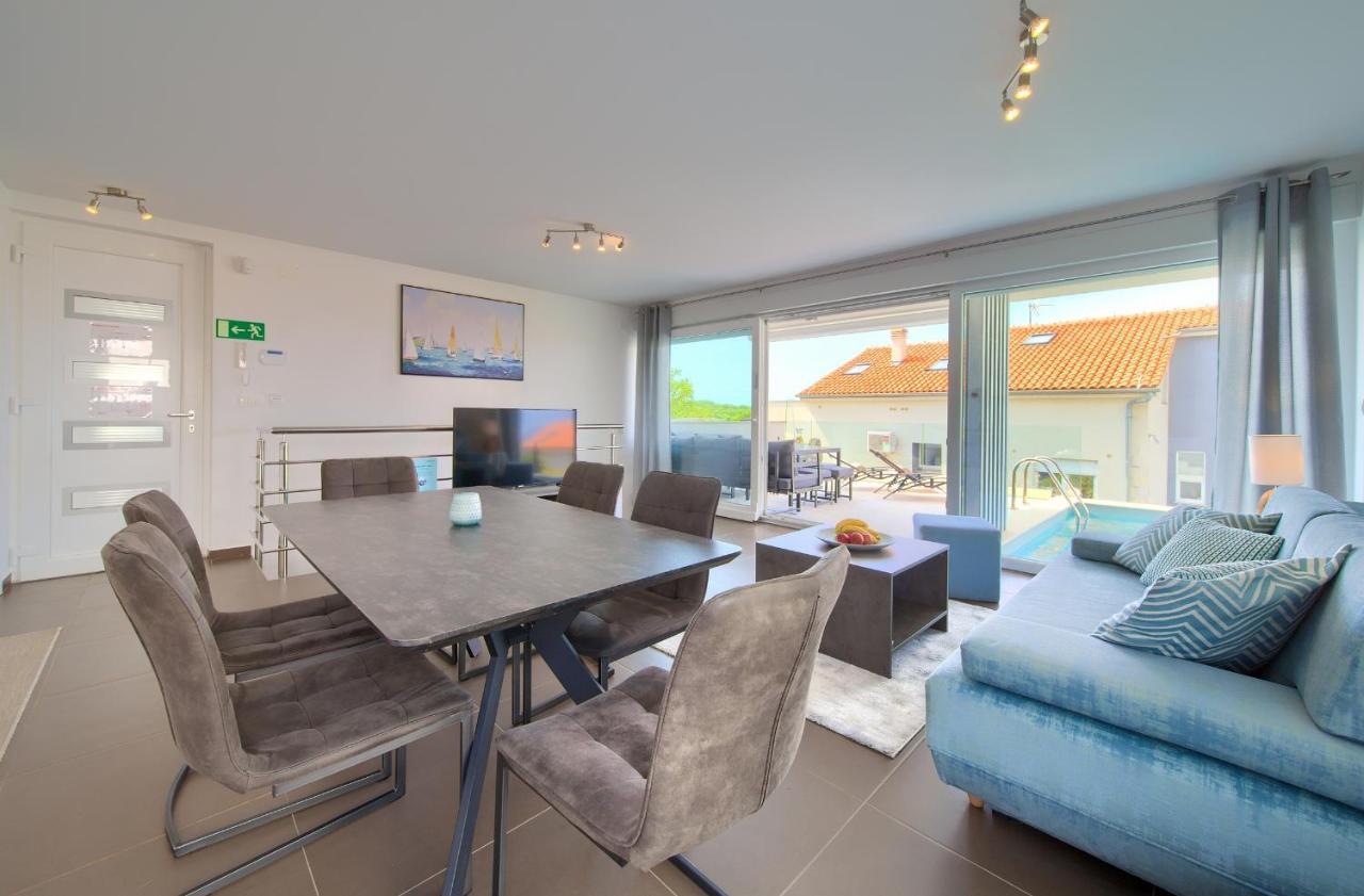 Villa Solis Lacus Modern Apartment - Private Heated Pool - Smart Tv Sky X - Free Parking Njivice Eksteriør bilde