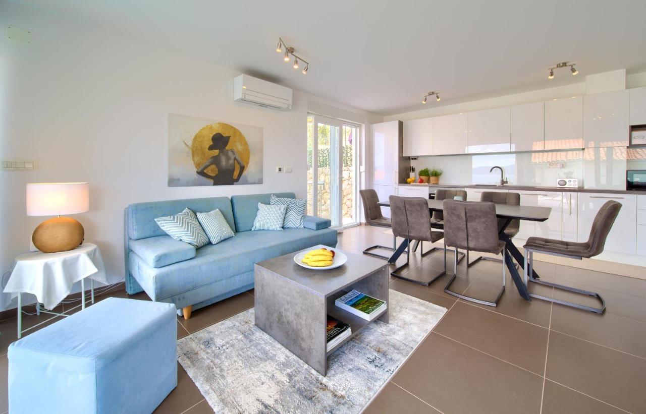 Villa Solis Lacus Modern Apartment - Private Heated Pool - Smart Tv Sky X - Free Parking Njivice Eksteriør bilde