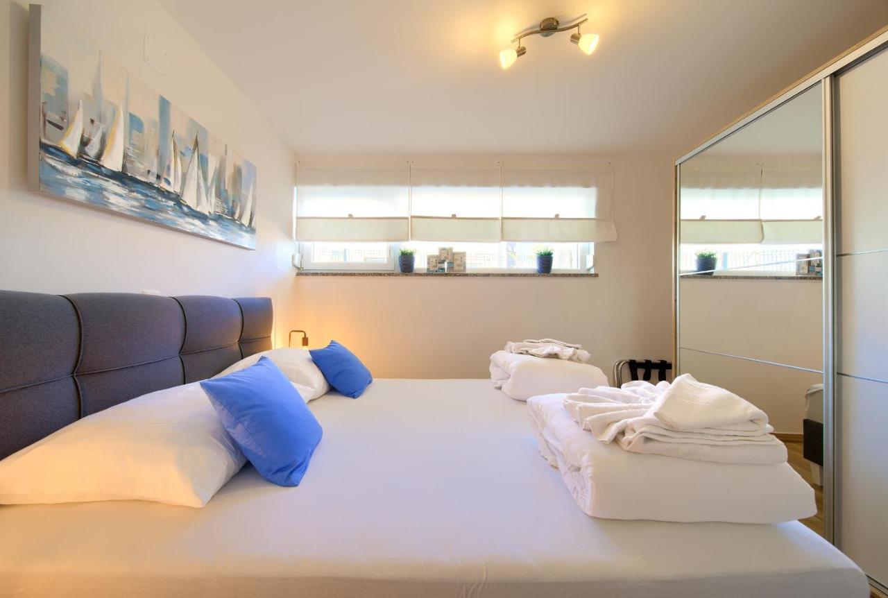 Villa Solis Lacus Modern Apartment - Private Heated Pool - Smart Tv Sky X - Free Parking Njivice Eksteriør bilde