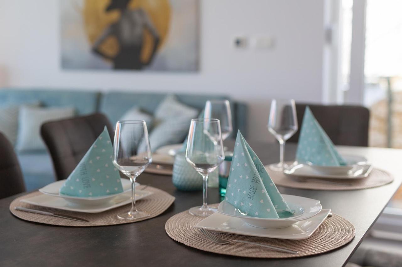 Villa Solis Lacus Modern Apartment - Private Heated Pool - Smart Tv Sky X - Free Parking Njivice Eksteriør bilde