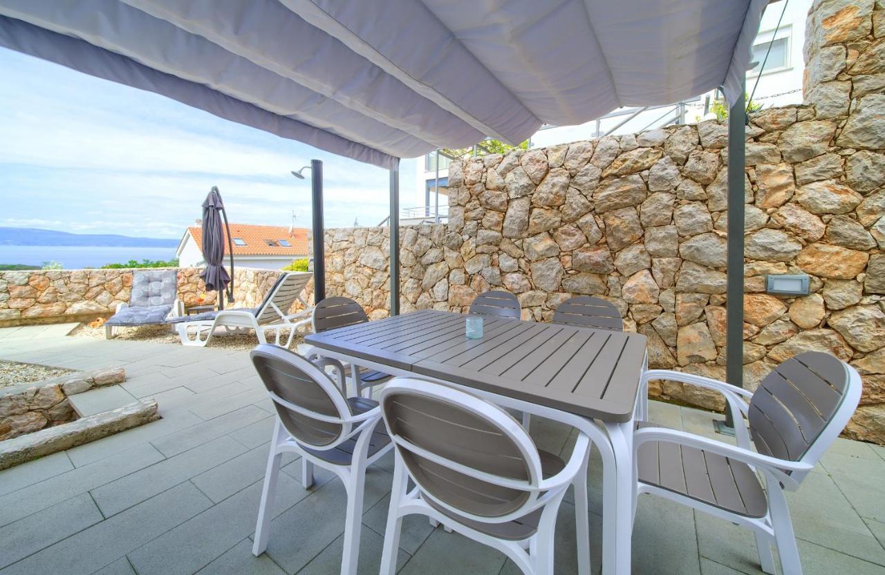 Villa Solis Lacus Modern Apartment - Private Heated Pool - Smart Tv Sky X - Free Parking Njivice Eksteriør bilde