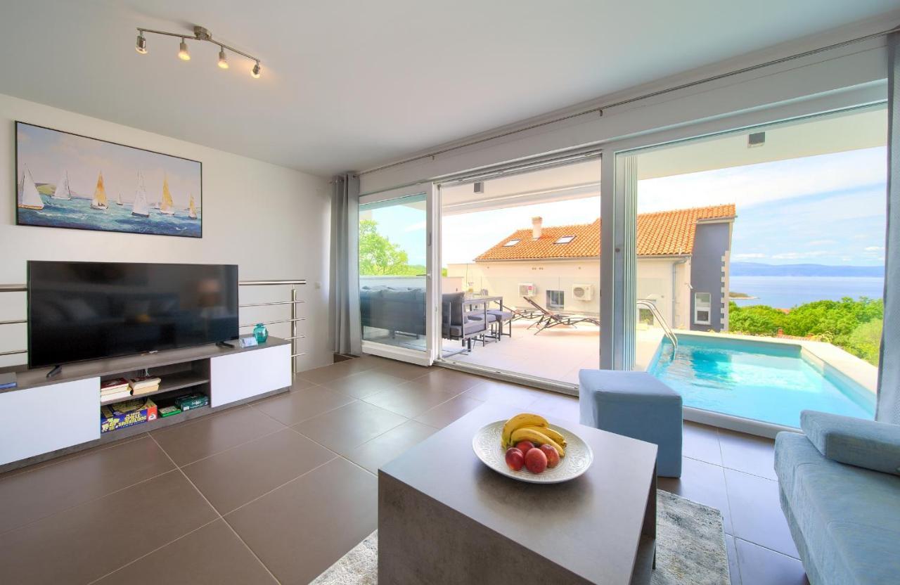 Villa Solis Lacus Modern Apartment - Private Heated Pool - Smart Tv Sky X - Free Parking Njivice Eksteriør bilde