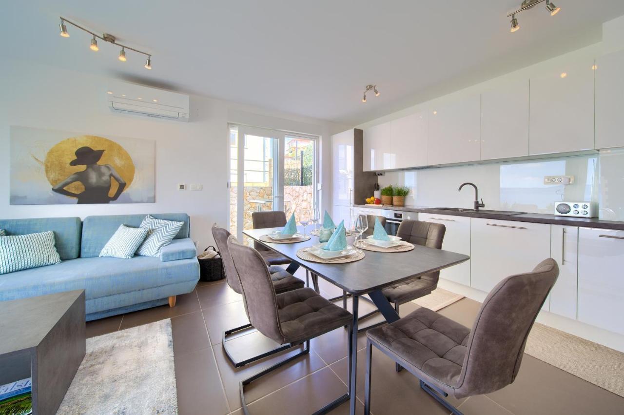Villa Solis Lacus Modern Apartment - Private Heated Pool - Smart Tv Sky X - Free Parking Njivice Eksteriør bilde