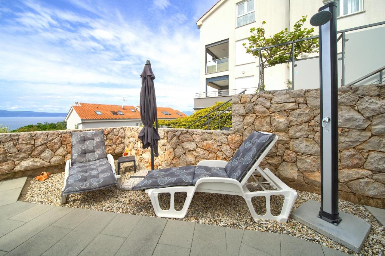 Villa Solis Lacus Modern Apartment - Private Heated Pool - Smart Tv Sky X - Free Parking Njivice Eksteriør bilde