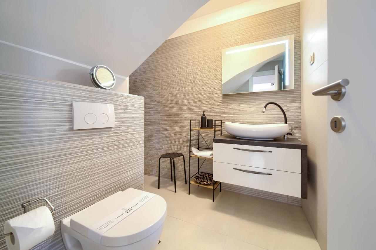 Villa Solis Lacus Modern Apartment - Private Heated Pool - Smart Tv Sky X - Free Parking Njivice Eksteriør bilde