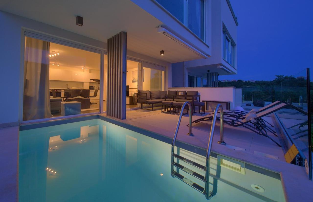 Villa Solis Lacus Modern Apartment - Private Heated Pool - Smart Tv Sky X - Free Parking Njivice Eksteriør bilde